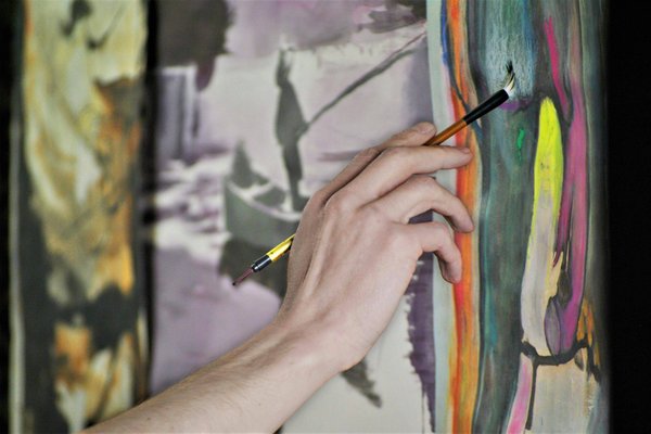 Comment interpréter les couleurs dans un tableau abstrait ?
